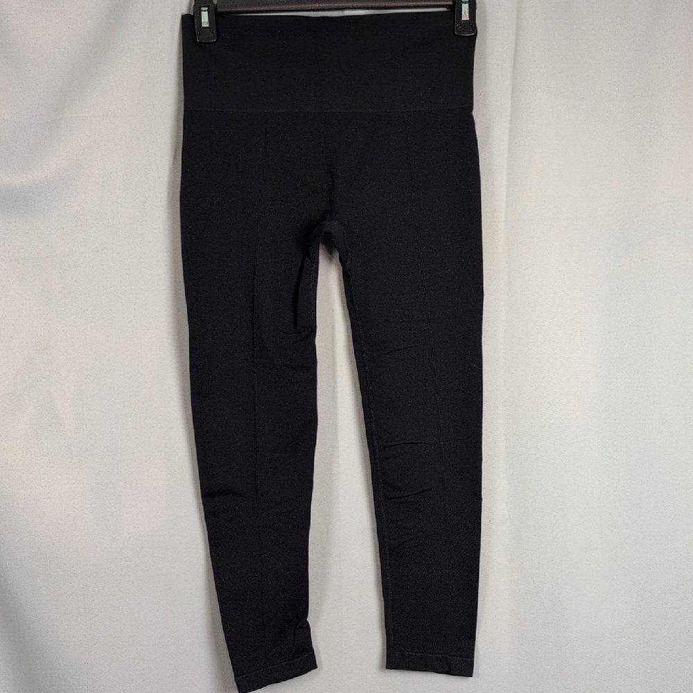 Yummie Black‎ Shapewear Leggings L/XL 7/8 Leggings Compression